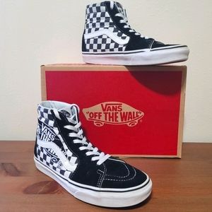 Hightop checkered Vans(Vans Off The Wall patch)